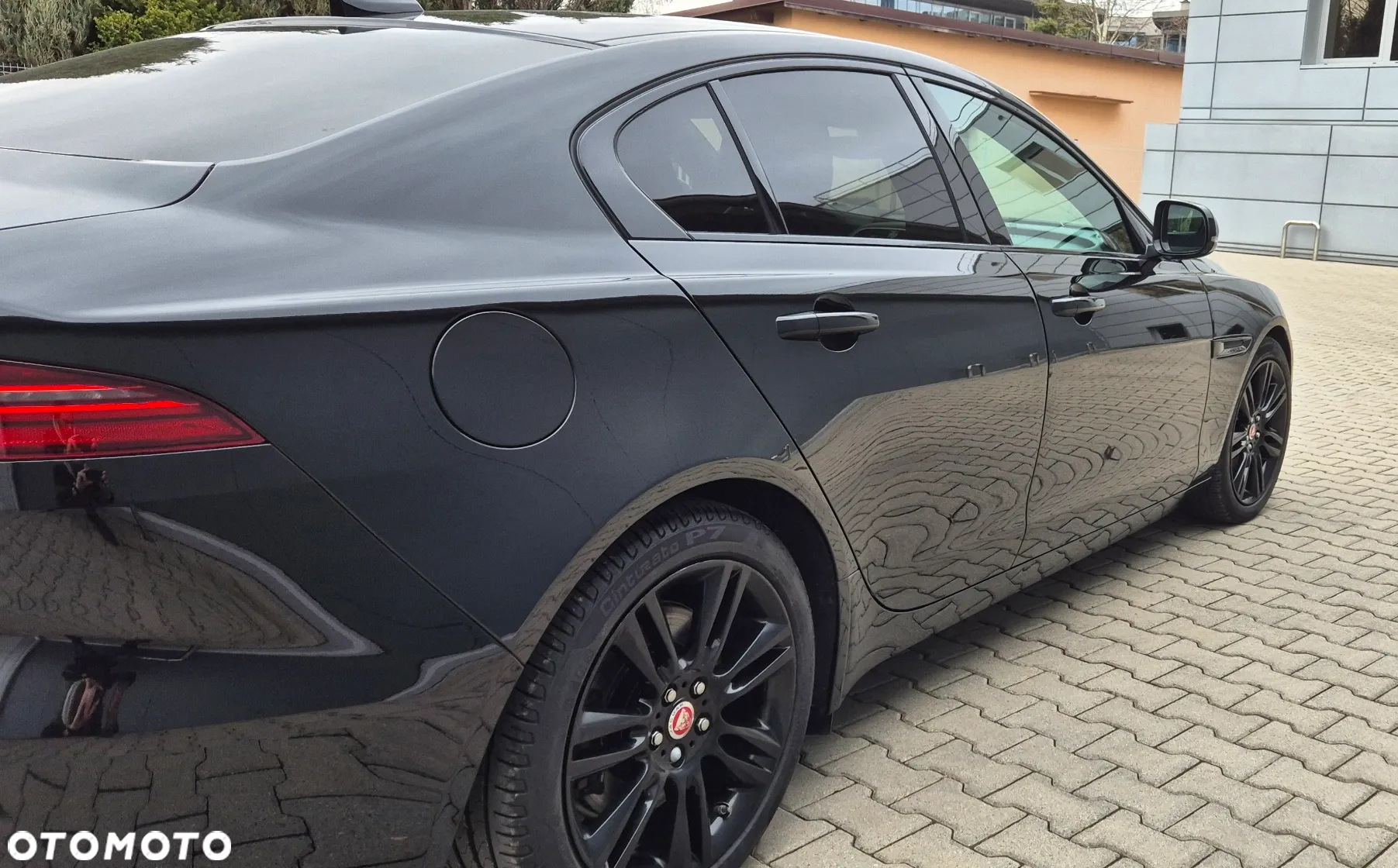 Jaguar XE - 10
