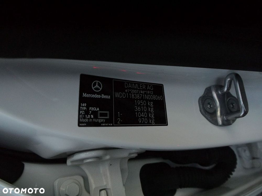 Mercedes-Benz CLA 200 7G-DCT AMG Line - 20