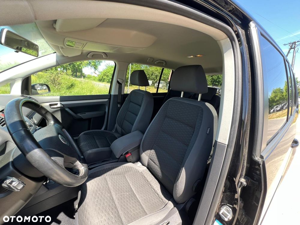Volkswagen Touran - 12