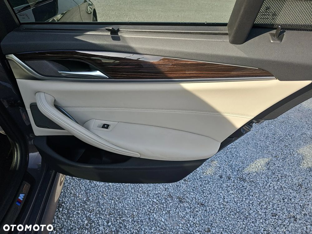 BMW Seria 5 530e M Sport Edition - 23