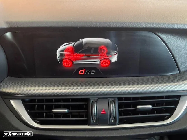 Alfa Romeo Stelvio 2.2 D Veloce Q4 AT8 - 26