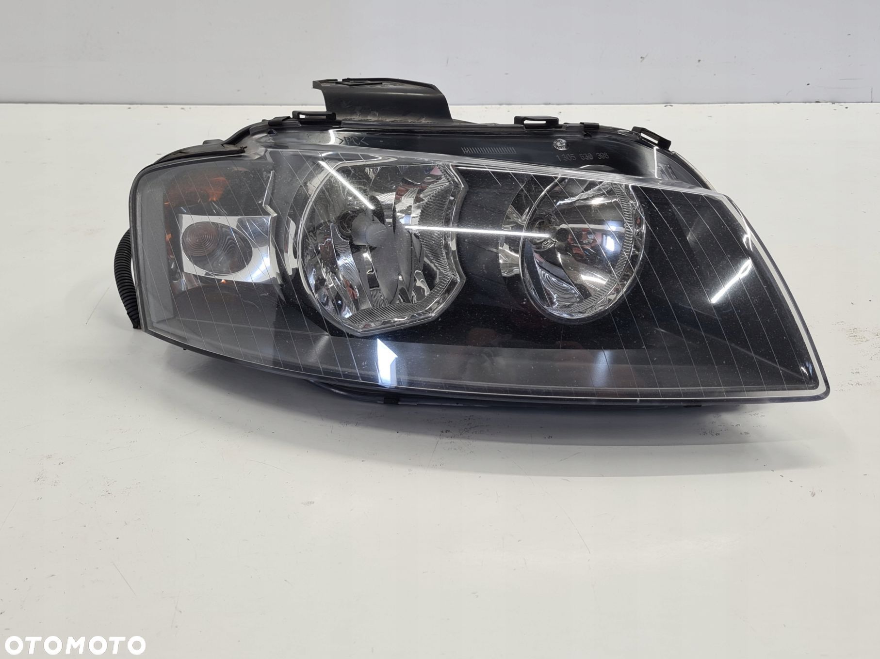 AUDI A3 8P 07R LAMPA PRAWY PRZÓD ANGLIK 8P0941004L - 1
