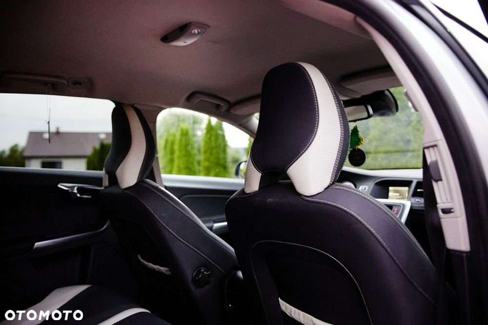 Volvo V60 D4 Geartronic RDesign - 17