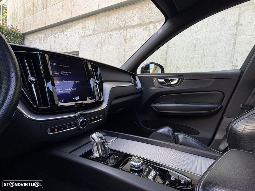Volvo XC 60 2.0 T8 PHEV R-Design AWD - 12