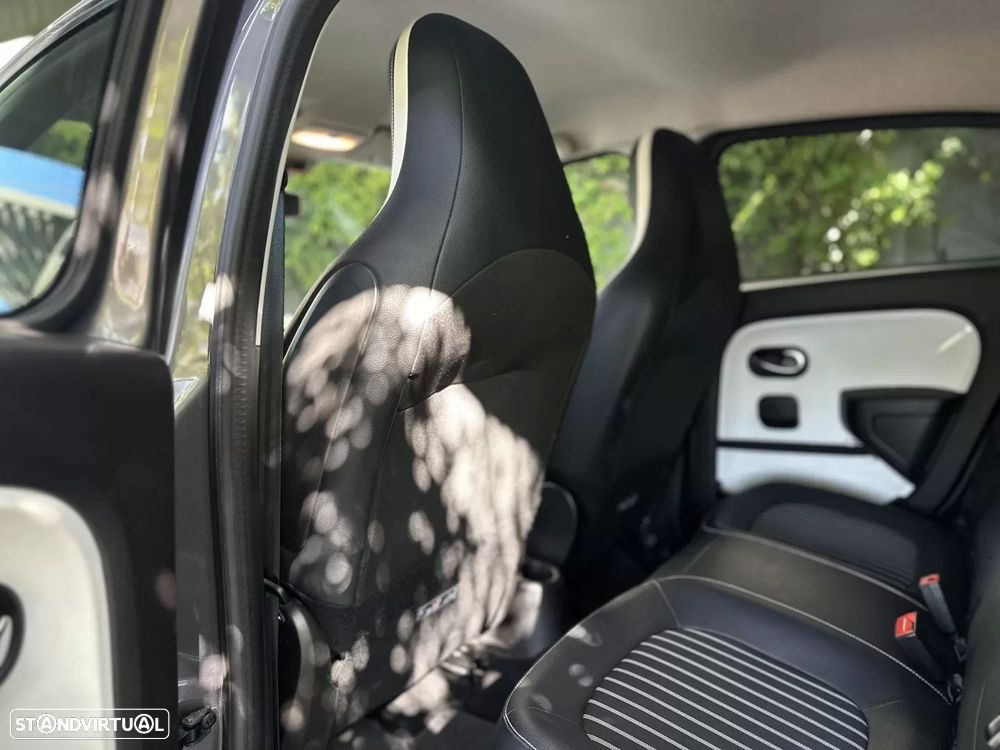 Renault Twingo Z.E. 22 Intens - 13