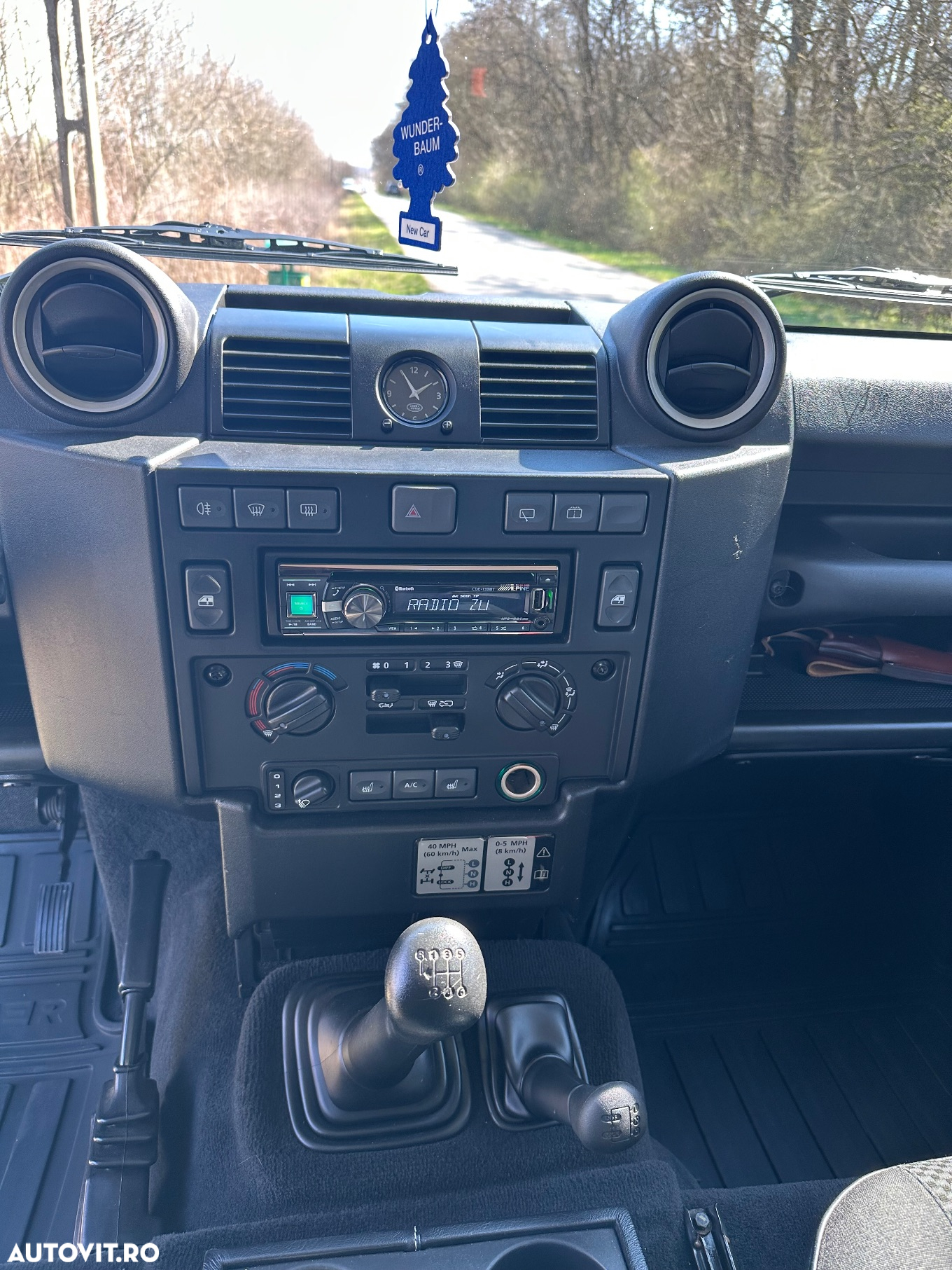 Land Rover Defender 90 2.4TD S/W E - 9