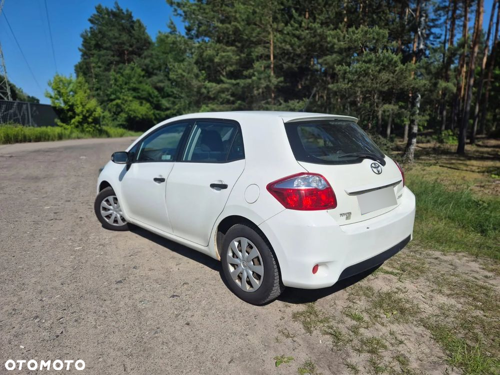 Toyota Auris 1.4 D-4D Luna EU5 - 11