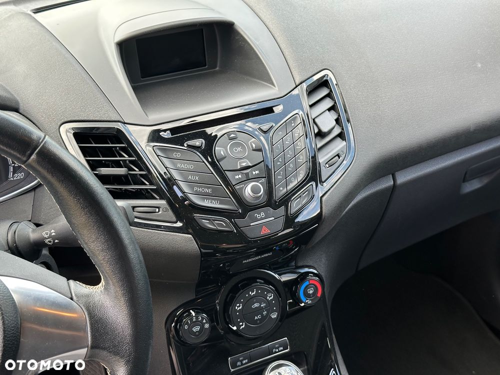 Ford Fiesta 1.0 EcoBoost S&S TITANIUM - 17