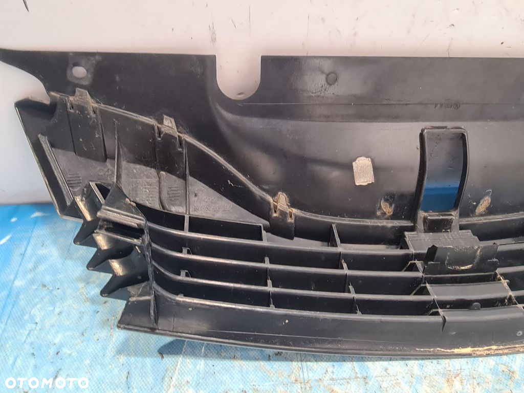 ATRAPA / GRILL 8200012581  RENAULT LAGUNA II - 9