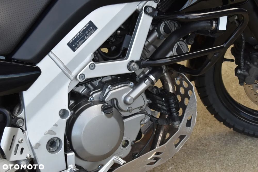 Suzuki V-STROM - 32
