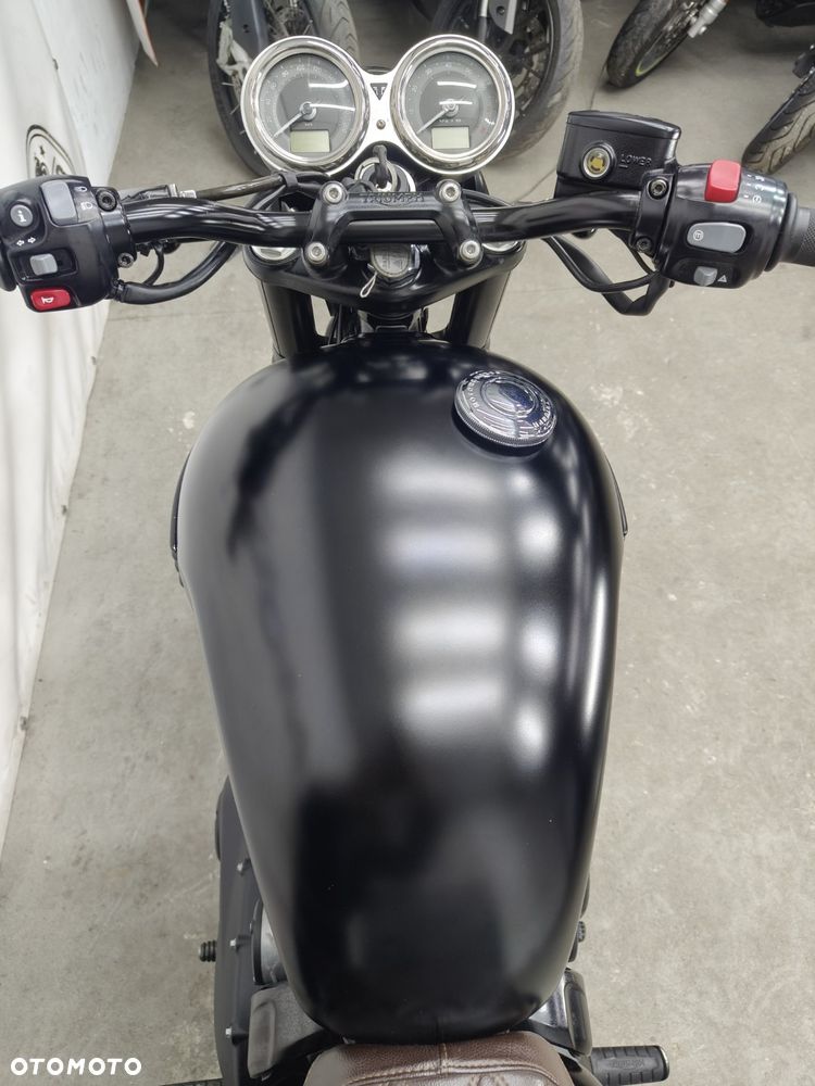 Triumph Bonneville - 12