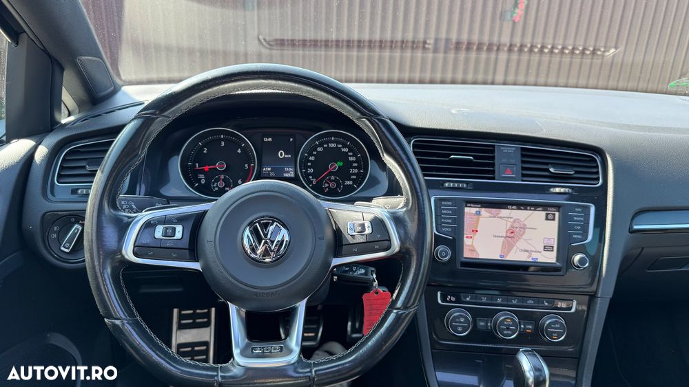 Volkswagen Golf - 11