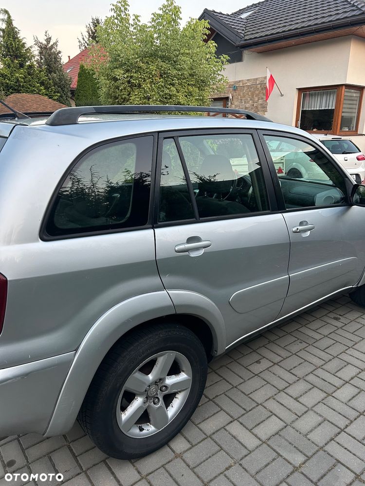Toyota RAV4 - 4