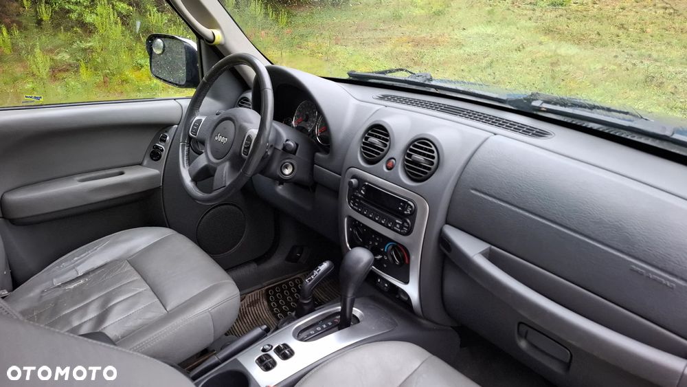 Jeep Liberty 3.7 4x4 - 12