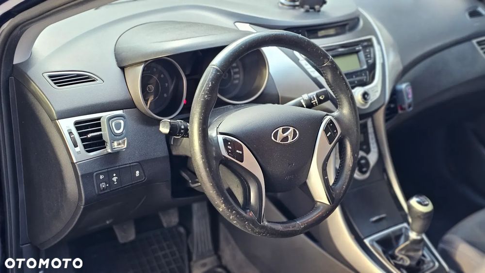 Hyundai Elantra - 9