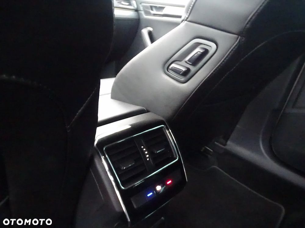 Skoda Superb 2.0 TDI SCR Style DSG - 30