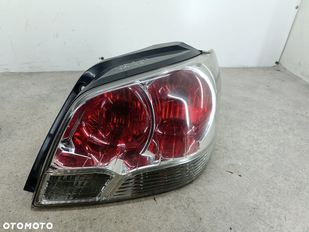 LAMPA TYLNA PRAWA MITSUBISHI OUTLANDER I - 2