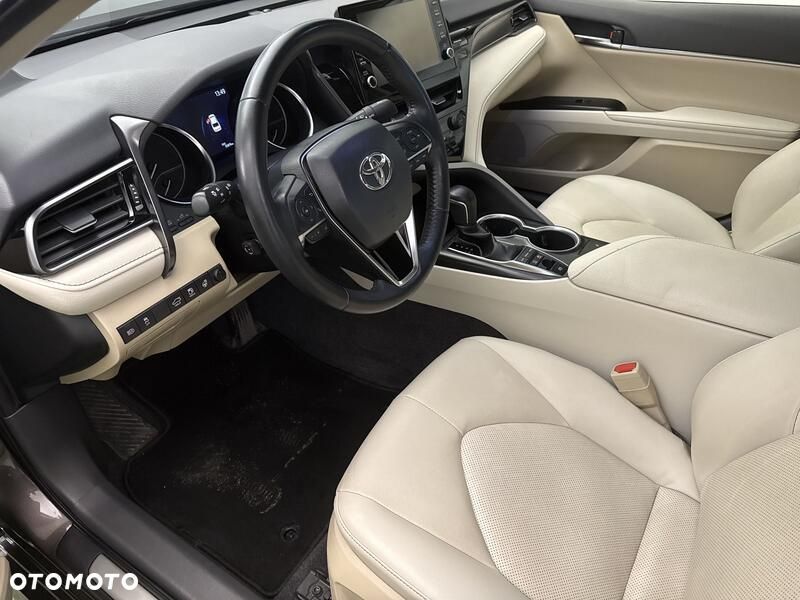 Toyota Camry 2.5 Hybrid Executive CVT - 10