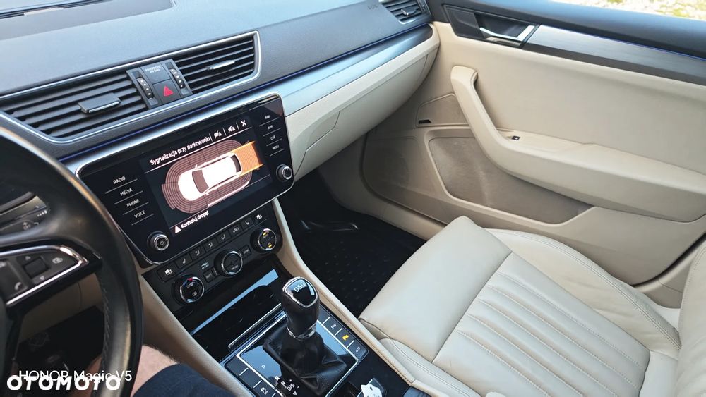 Skoda Superb 2.0 TDI DSG Premium Edition - 35