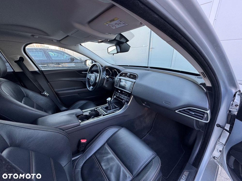 Jaguar XE E-Performance Pure - 16