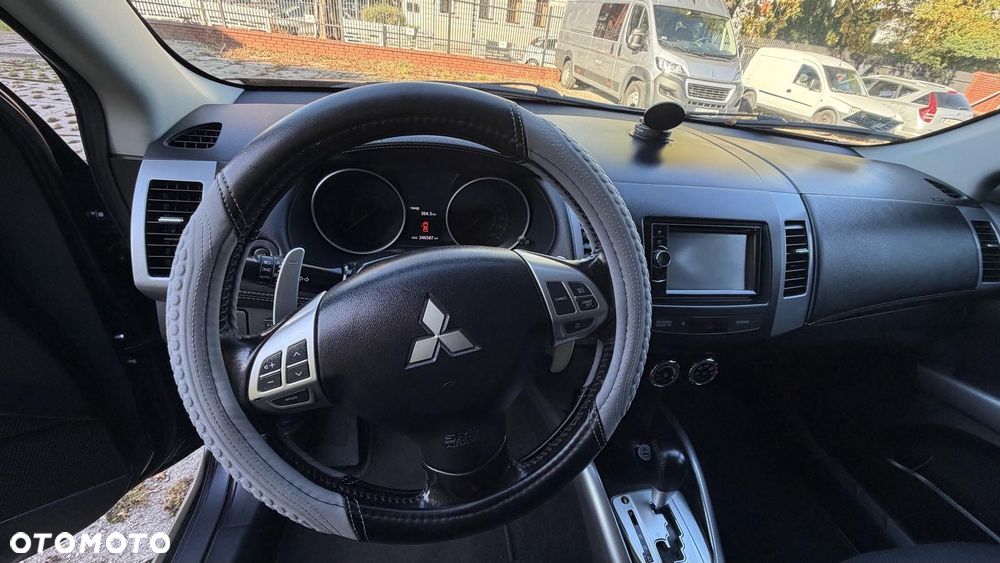 Mitsubishi Outlander - 1