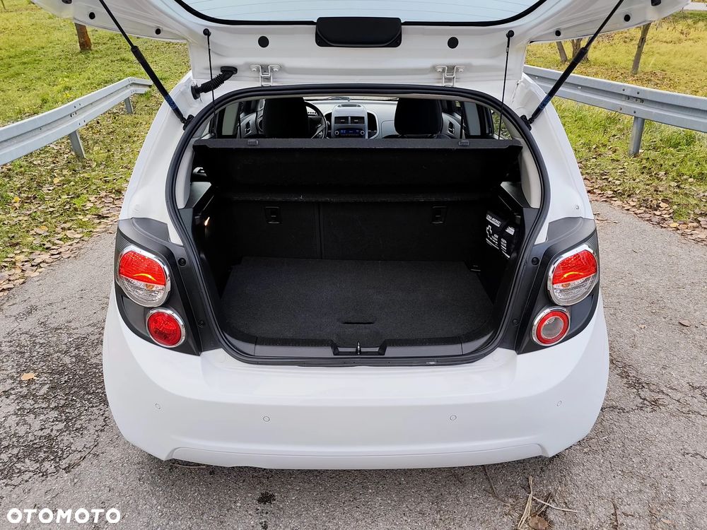 Chevrolet Aveo 1.6 LTZ S/S - 21