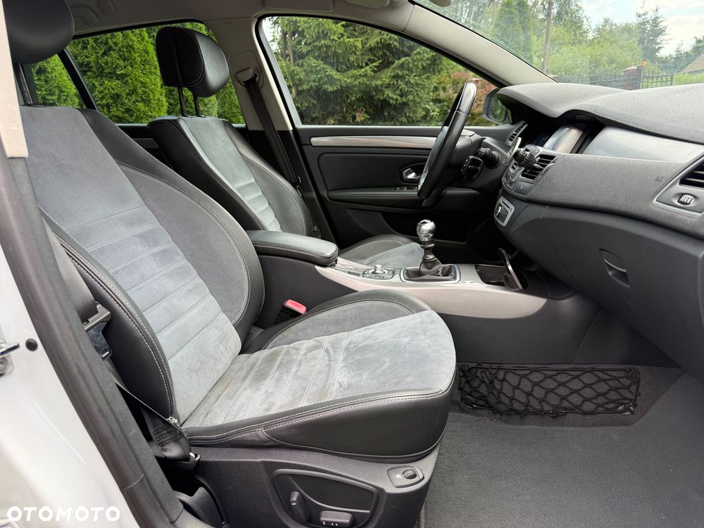 Renault Laguna ENERGY dCi 175 FAP Start & Stop GT - 19
