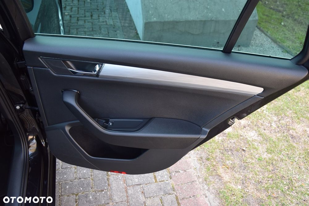 Skoda Superb 2.0 TDI Ambition DSG7 - 33