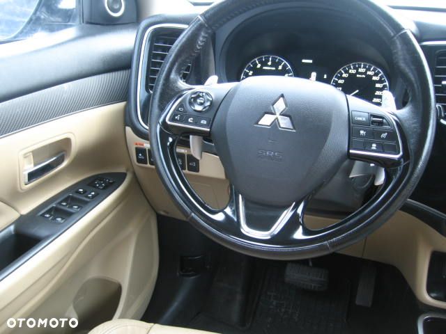 Mitsubishi Outlander 2.0 Intense + SDA 4WD CVT - 29