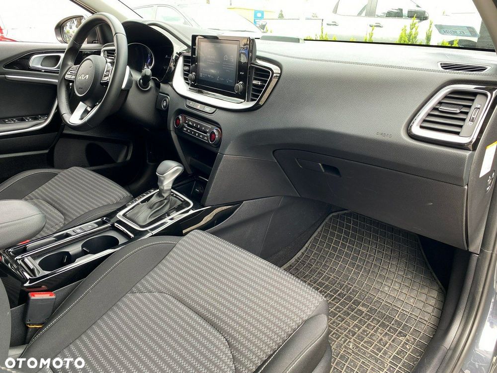 Kia Ceed - 27