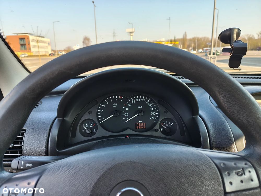 Opel Corsa 1.2 16V Essentia - 9