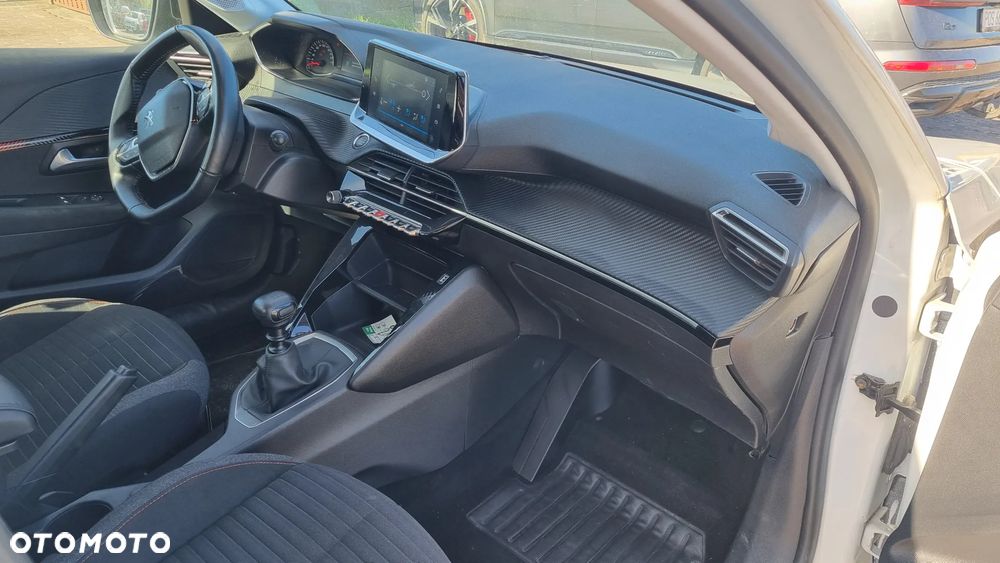 Peugeot 208 - 21