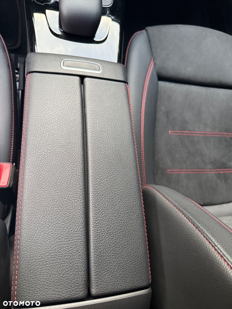 Mercedes-Benz CLA 180 AMG Line 7G-DCT - 22