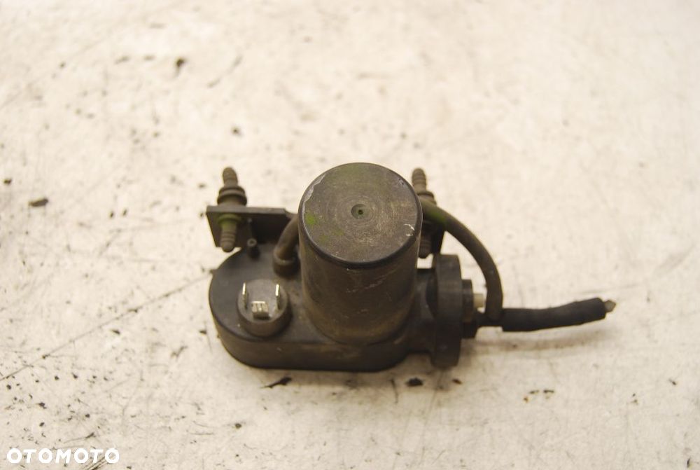 POMPKA TERMOSTATU 811907325 VW PASSAT B5 1.8 AUDI - 2