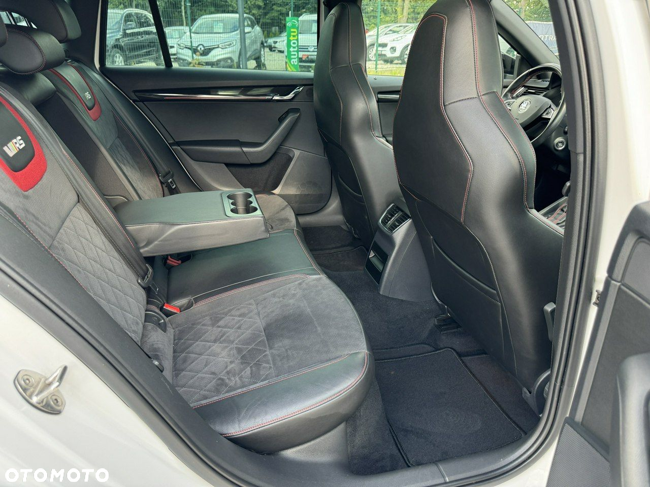 Skoda Octavia Combi 2.0 TDI DSG RS - 32