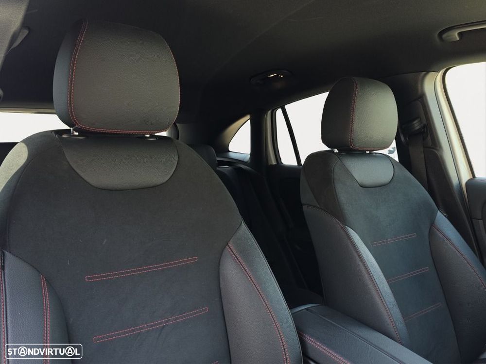 Mercedes-Benz GLA 180 — fotografia 14