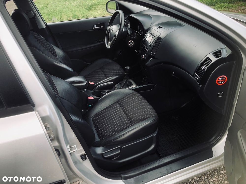 Hyundai i30 1.6 Comfort - 12