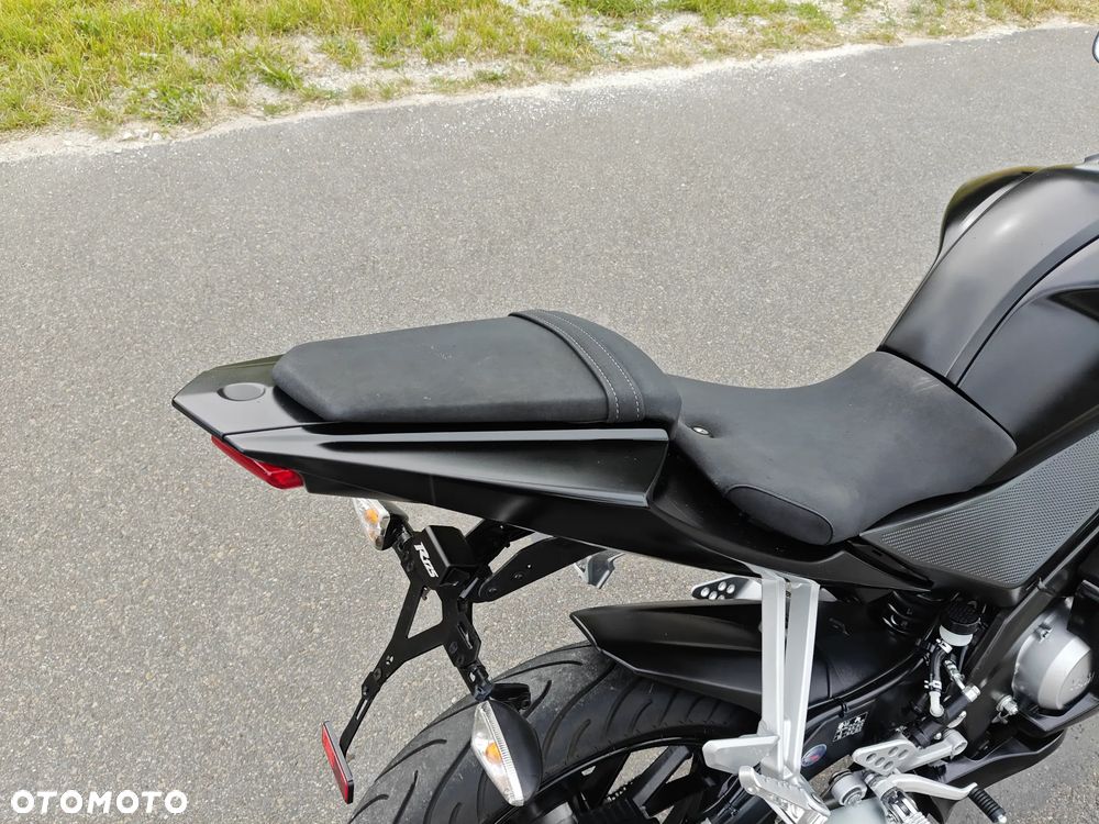 Yamaha YZF - 19