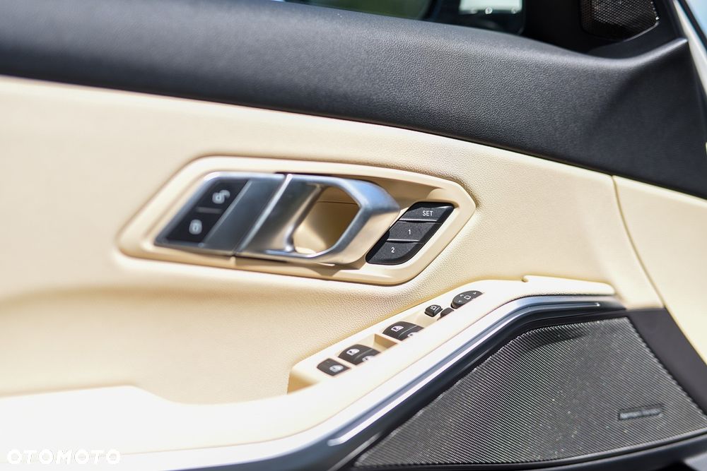 BMW Seria 3 330i Sport Line sport - 22