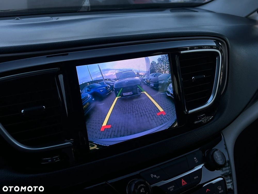 Chrysler Pacifica - 17