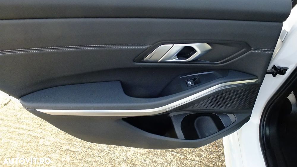 BMW Seria 3 320d Aut. Sport Line - 25