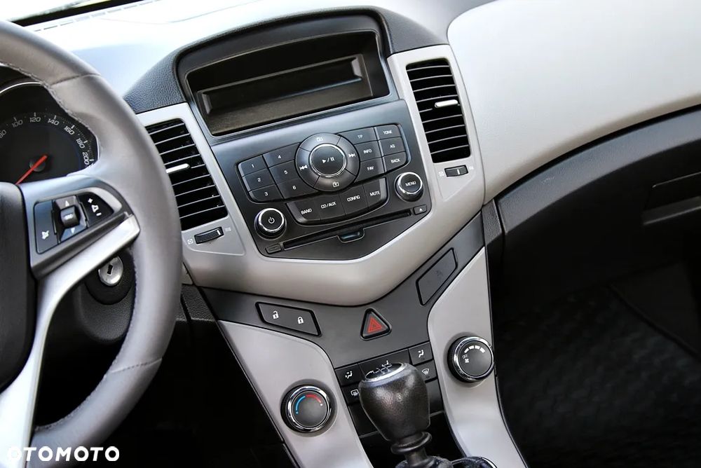 Chevrolet Cruze 1.6 LS+ - 20