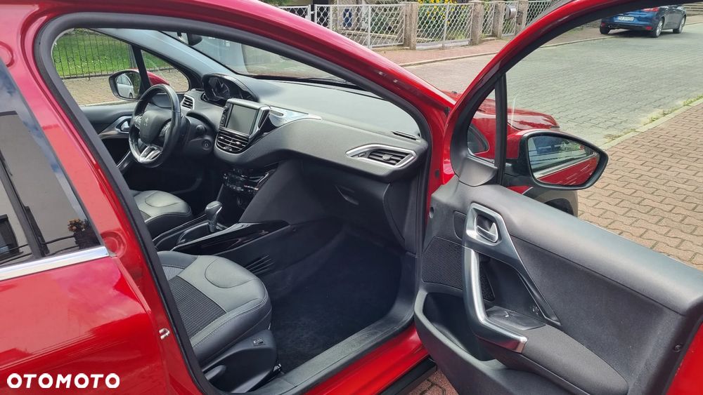 Peugeot 2008 1.2 Pure Tech GPF Allure S&S EAT6 - 10