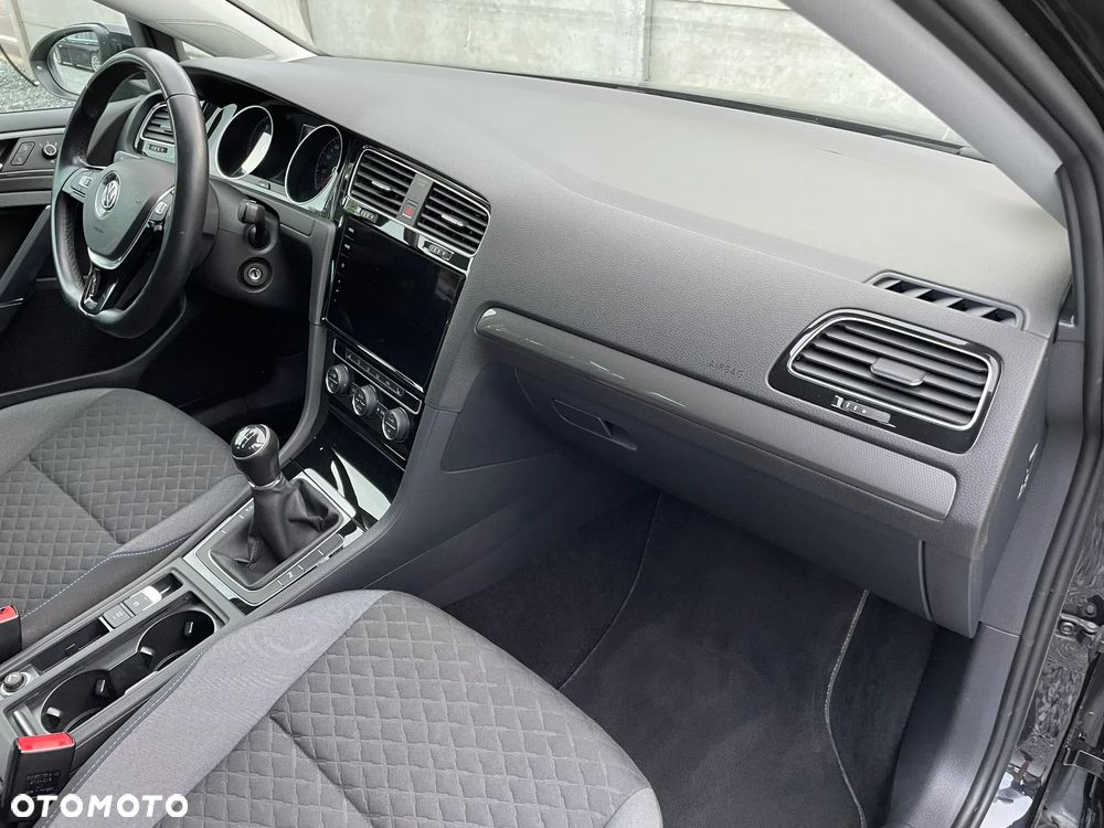 Volkswagen Golf - 25