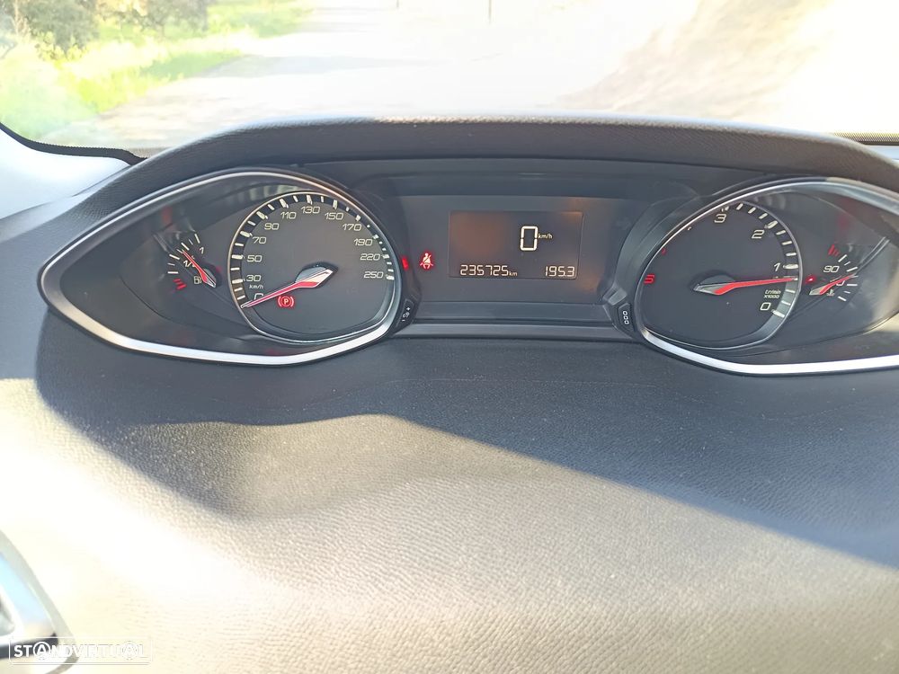 Peugeot 308 SW 1.6 e-HDi Allure - 21