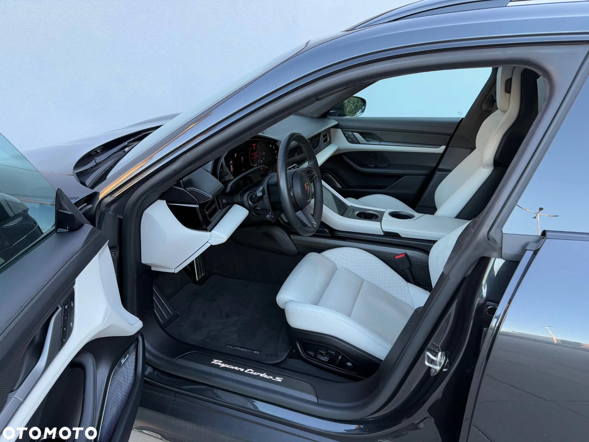 Porsche Taycan Turbo S Cross Turismo - 9
