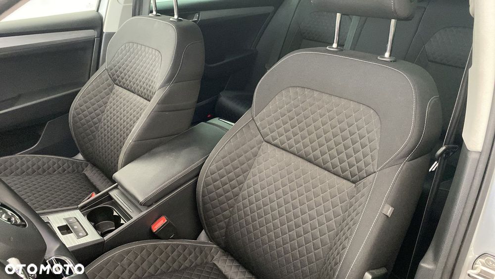 Skoda Superb 2.0 TDI SCR Ambition DSG - 11