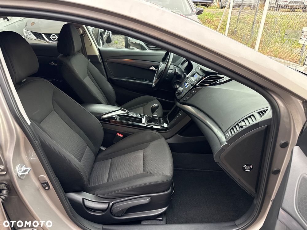 Hyundai i40 Kombi blue 1.6 Trend - 24