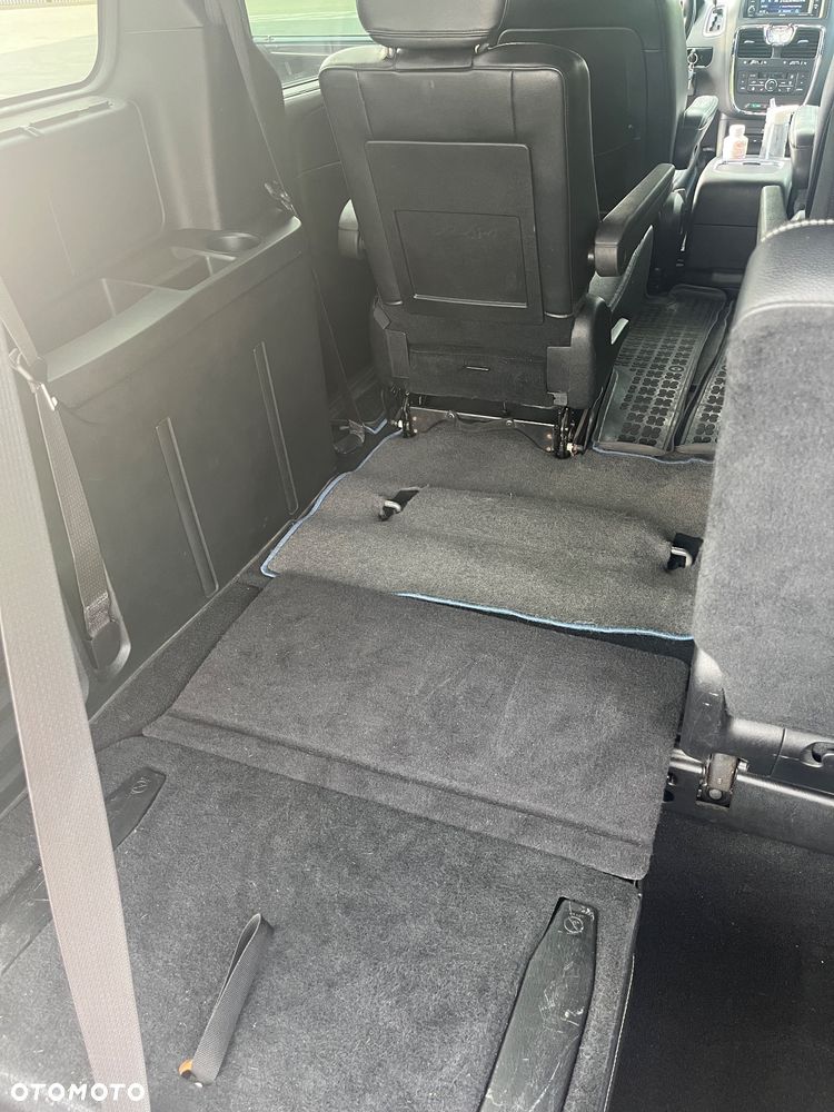 Chrysler Town & Country - 21