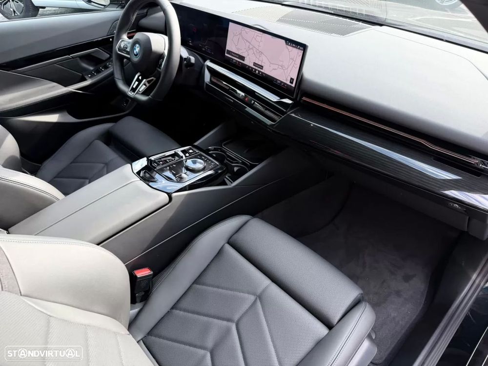 BMW 530 e Pack Desportivo M Pro - 16